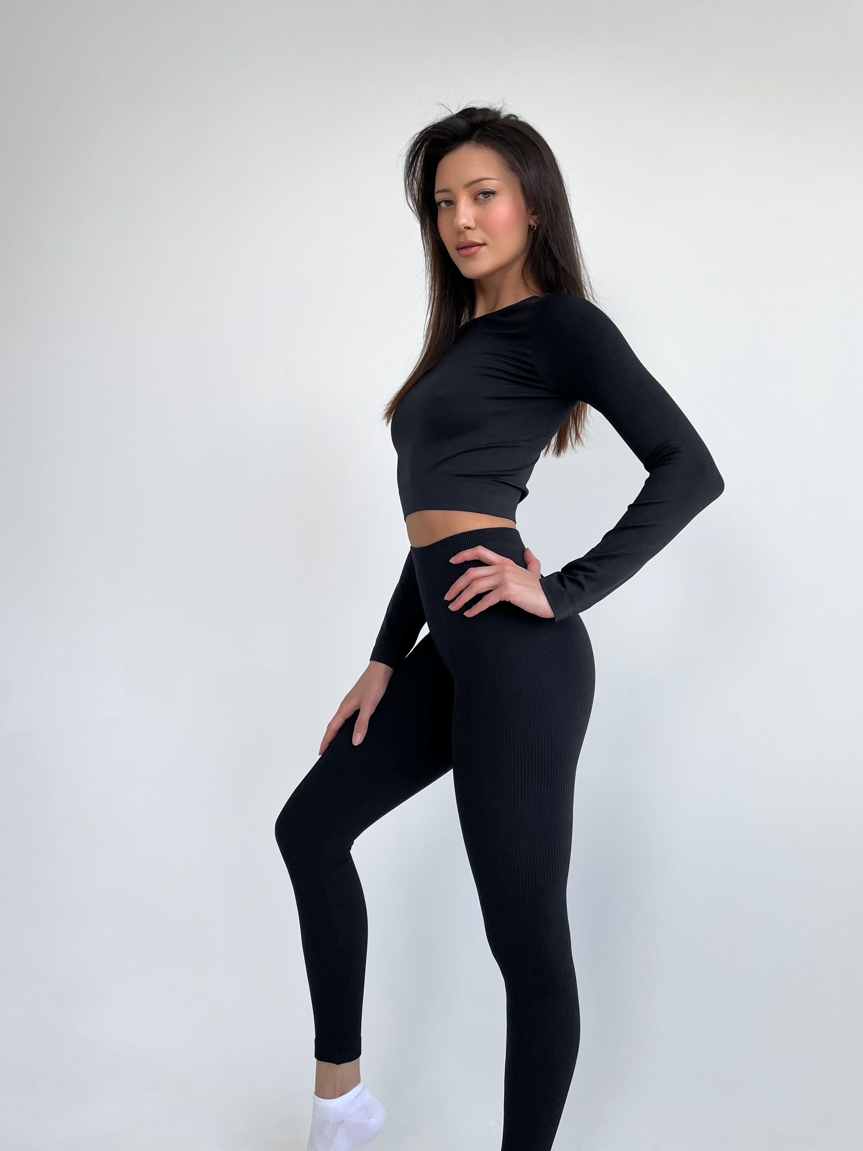 Seamless Cropped Long Sleeve Top in Black