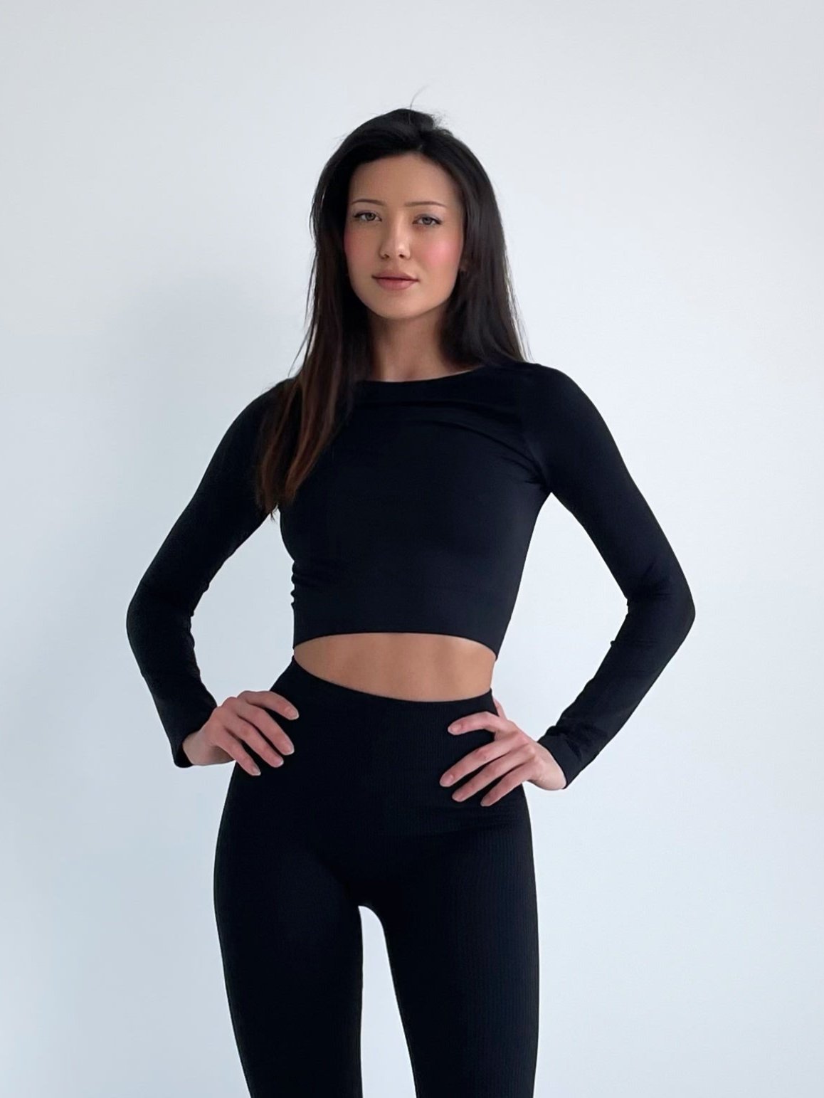 Seamless Cropped Long Sleeve Top in Black