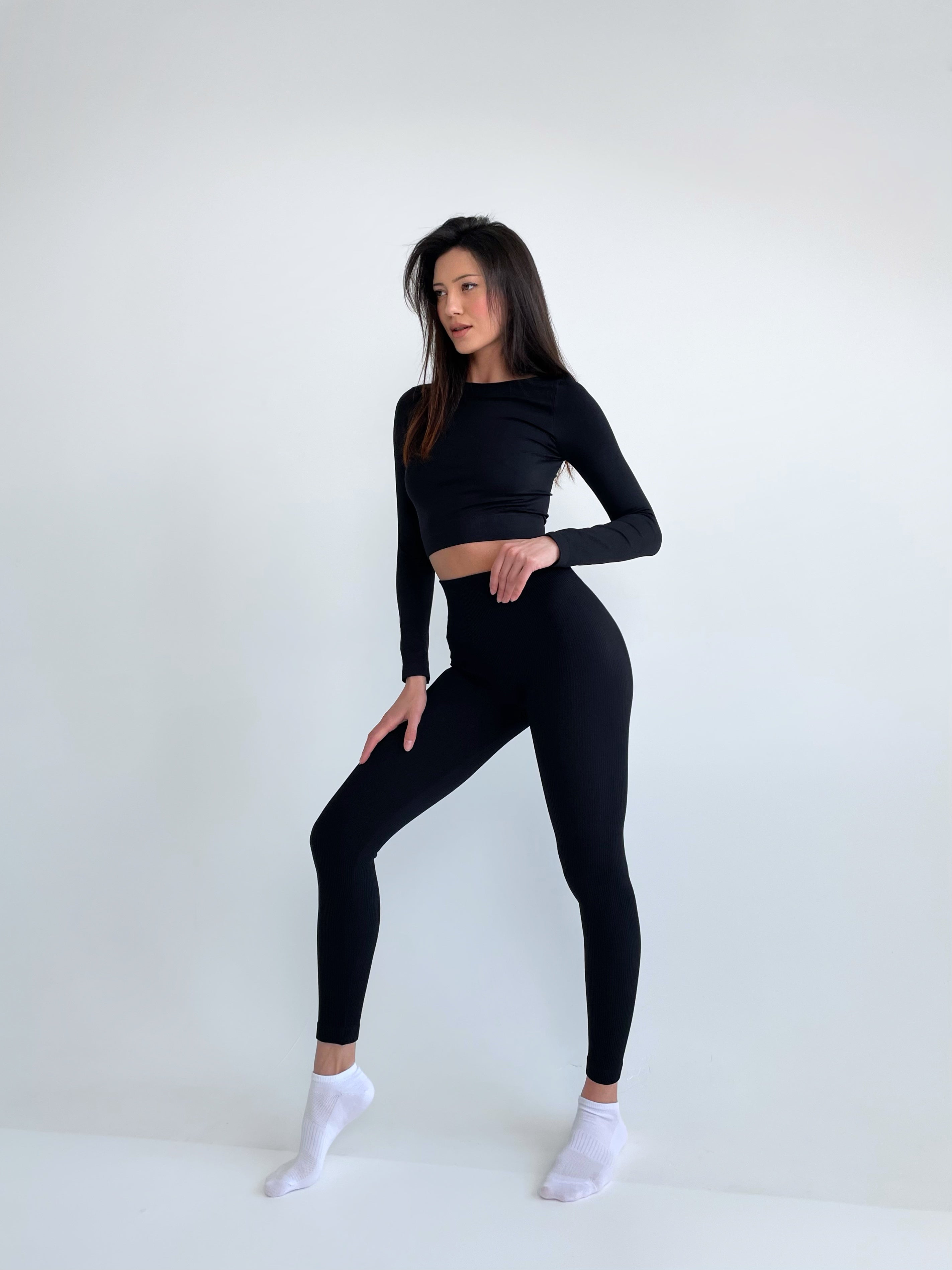 Seamless Cropped Long Sleeve Top in Black