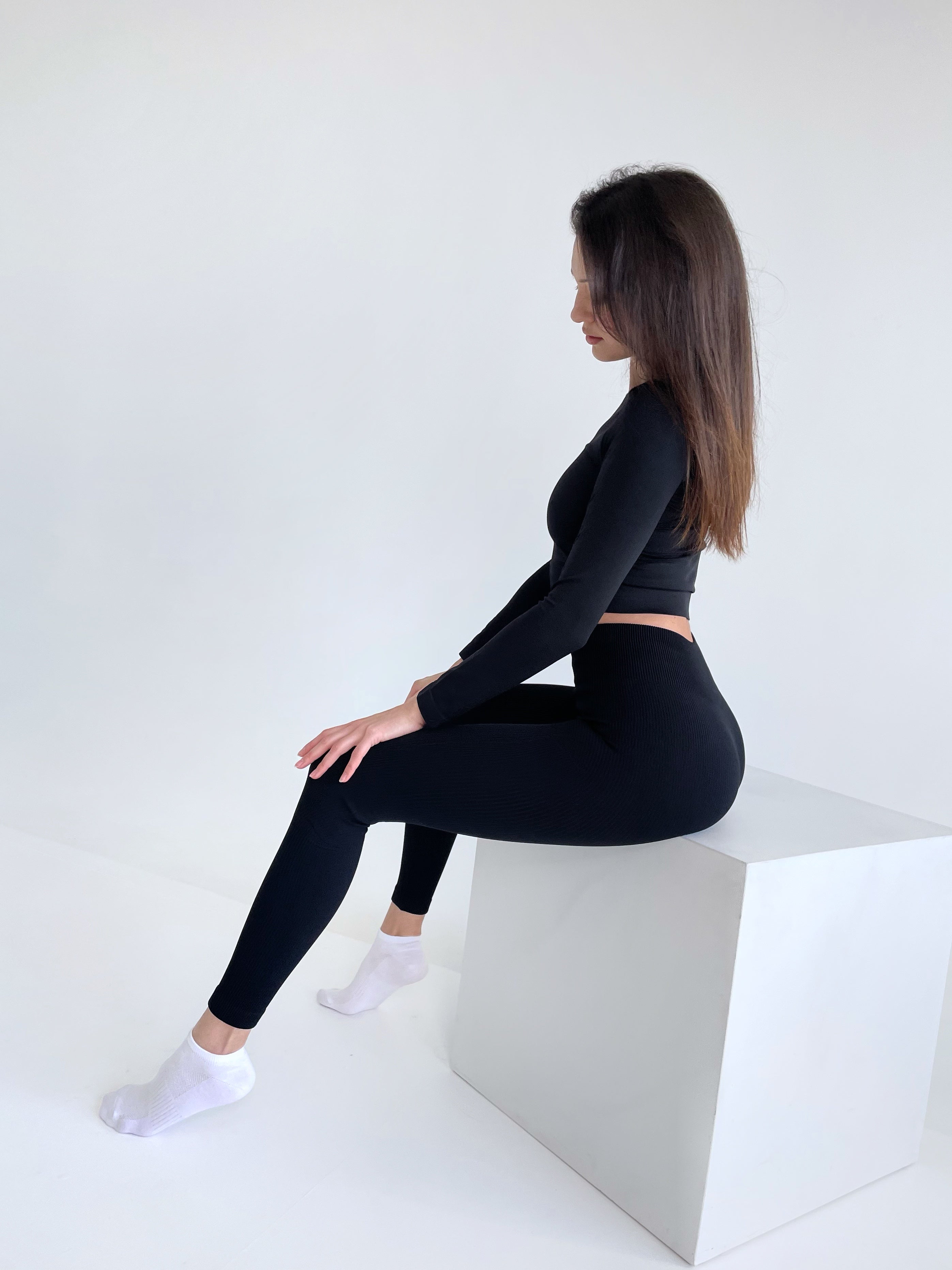 Seamless Cropped Long Sleeve Top in Black