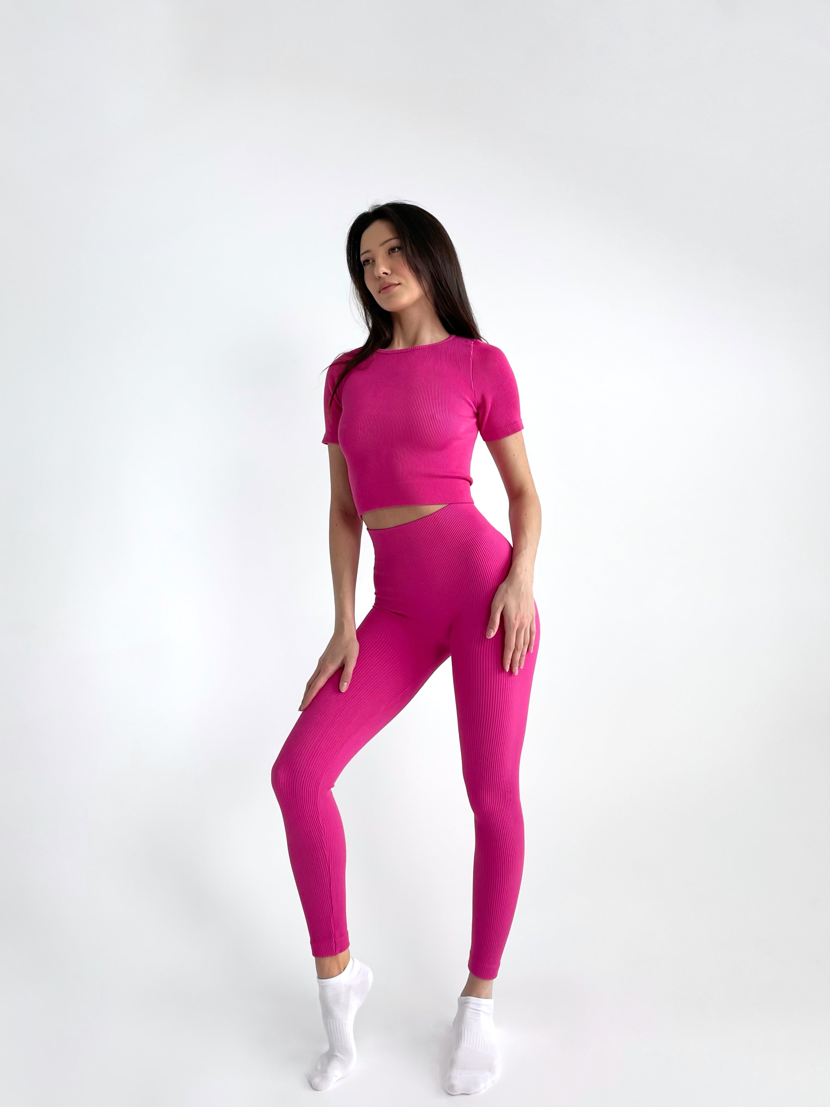 Seamless Ribbed Short Sleeve Crop Top in Fuchsia