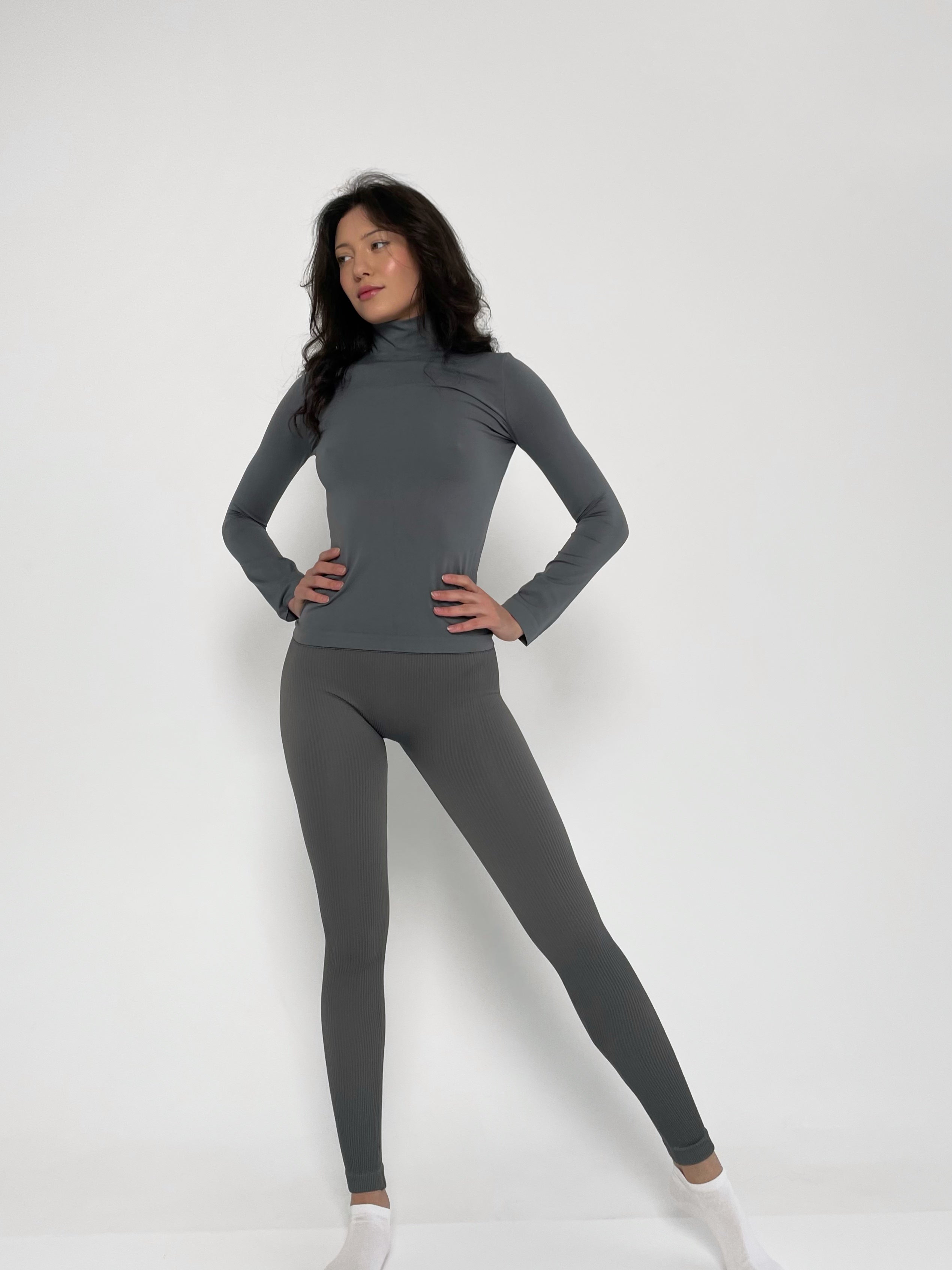 Seamless Ribbed Scrunch Leggings in Dark Gray