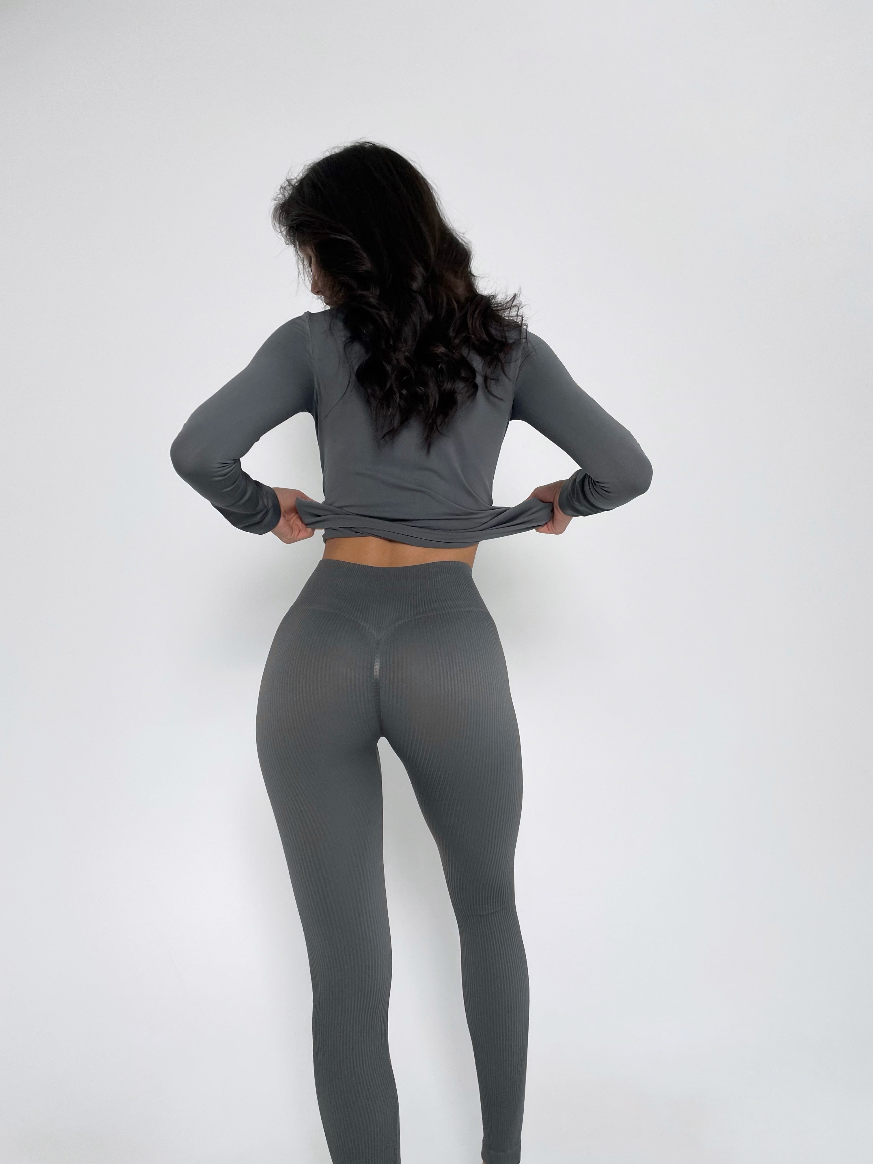 Seamless Ribbed Scrunch Leggings in Dark Gray