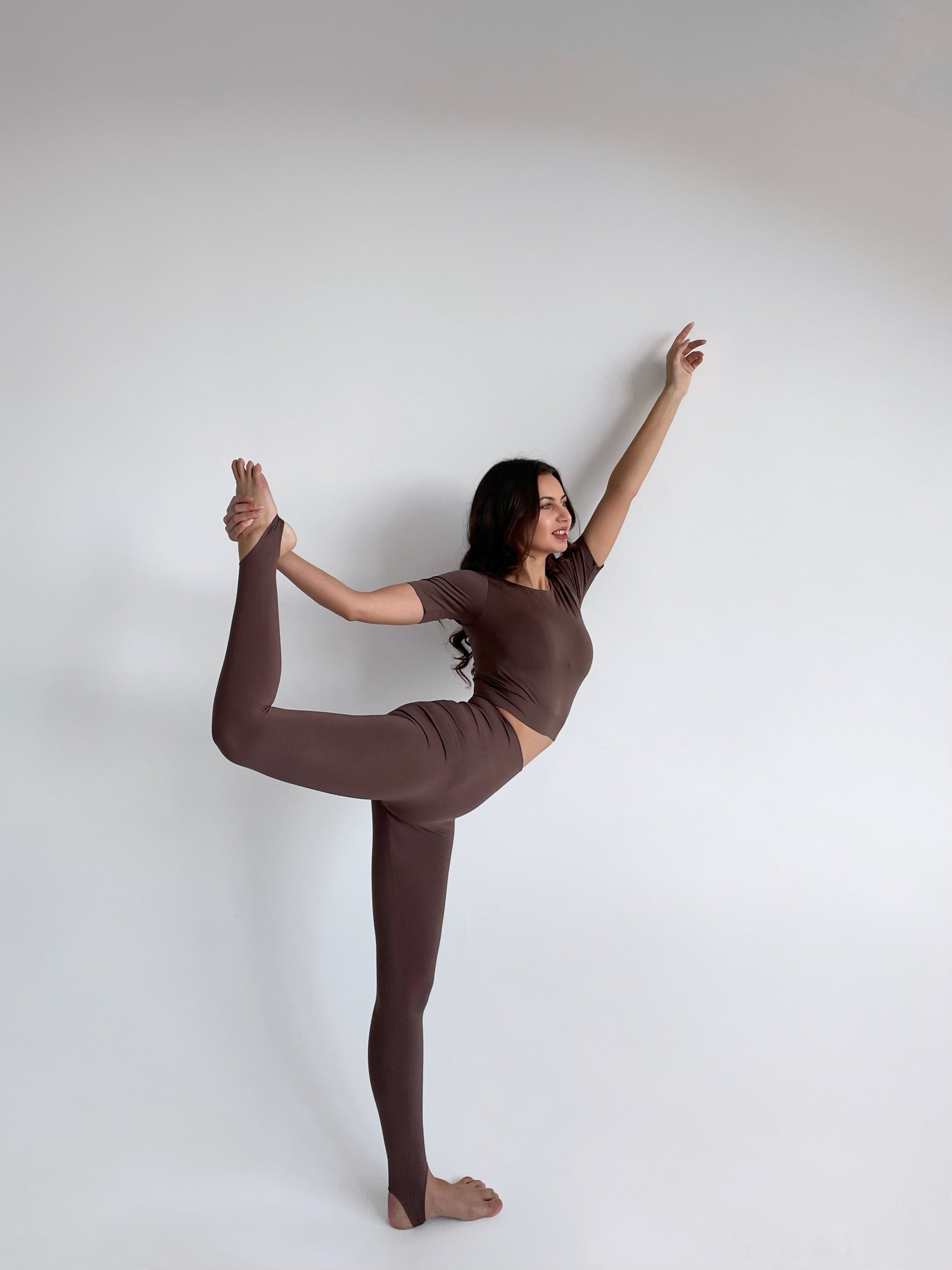 Seamless Stirrup Leggings in Brown