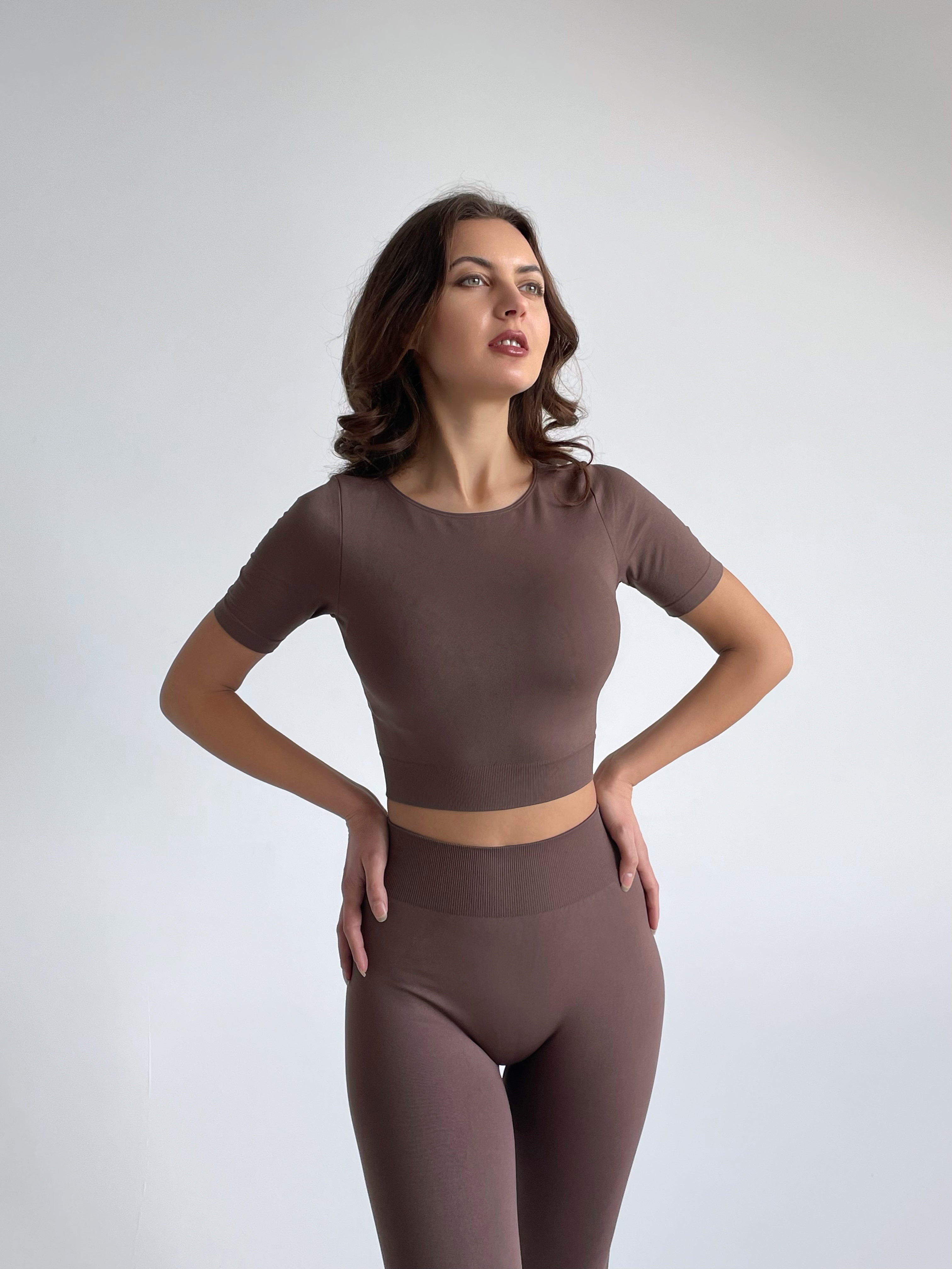 Seamless Cropped Short Sleeve Top in Brown