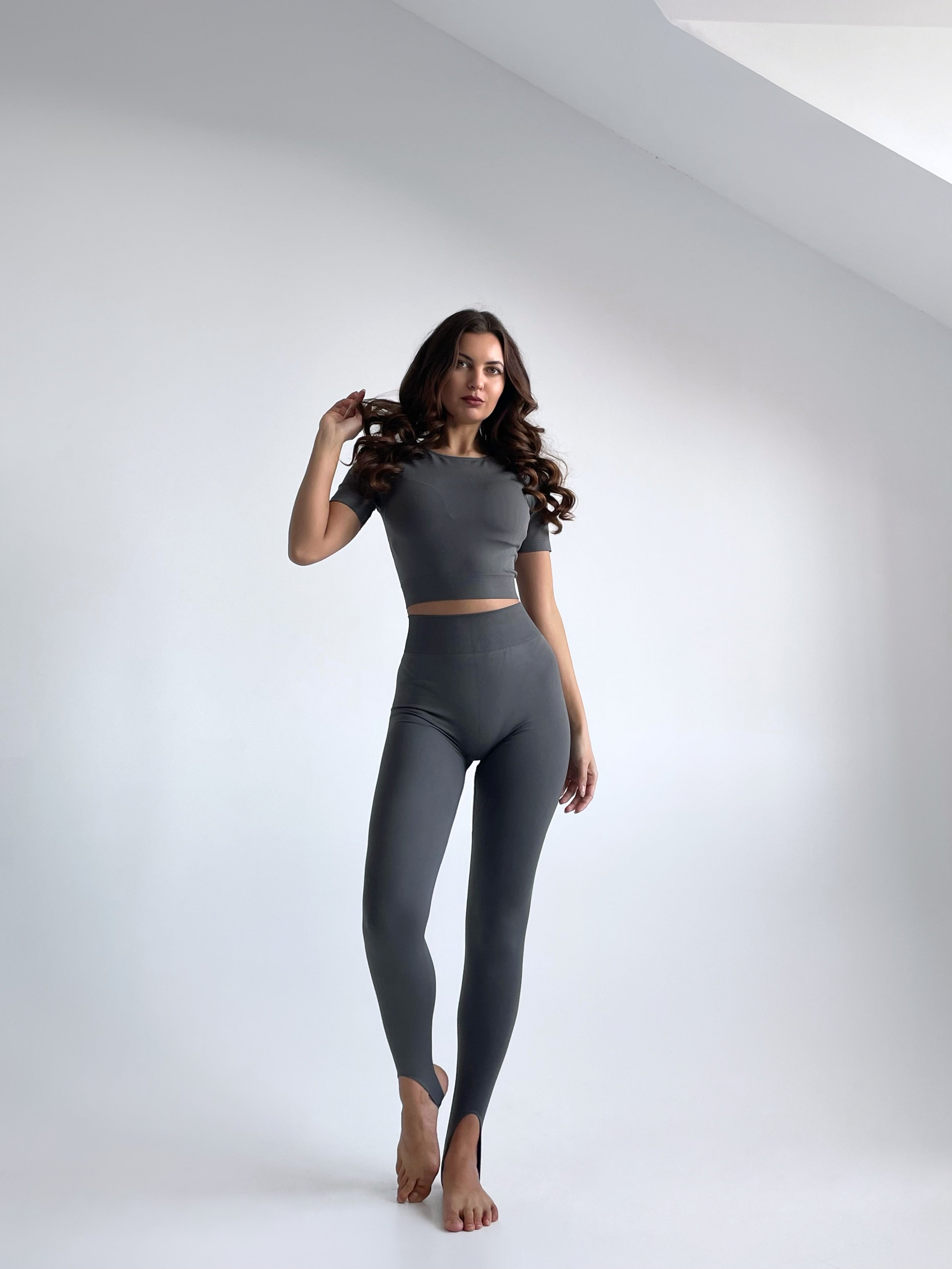 Seamless Cropped Short Sleeve Top in Dark Gray