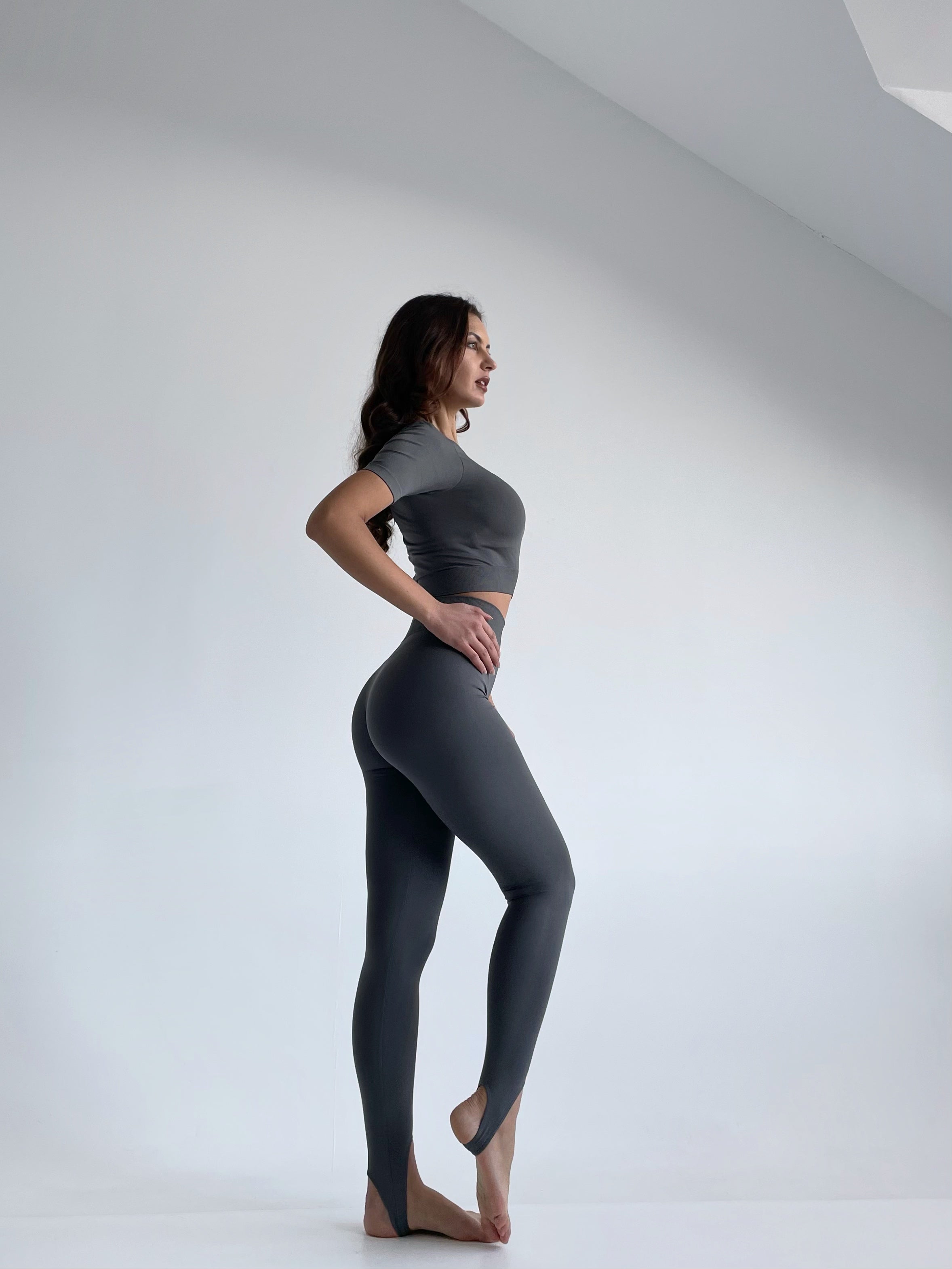 Seamless Cropped Short Sleeve Top in Dark Gray