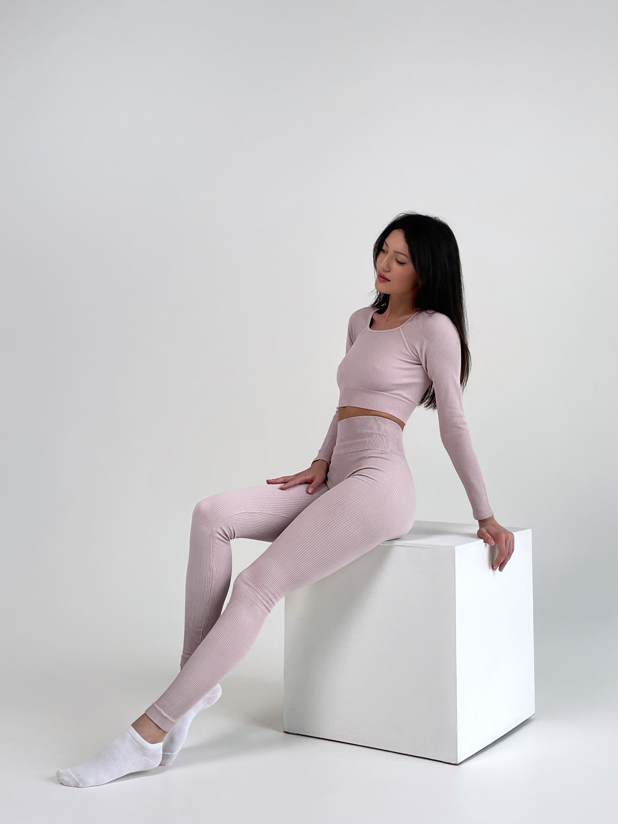 Seamless Ribbed Raglan Long Sleeve Crop Top in Pastel Pink