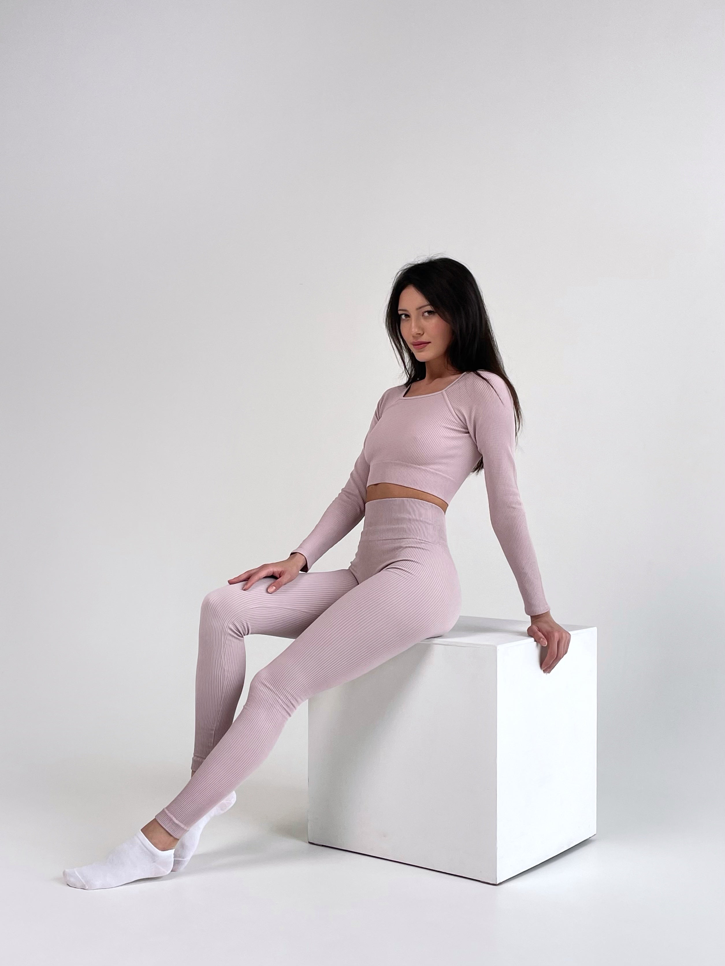 Seamless Ribbed Raglan Long Sleeve Crop Top in Pastel Pink