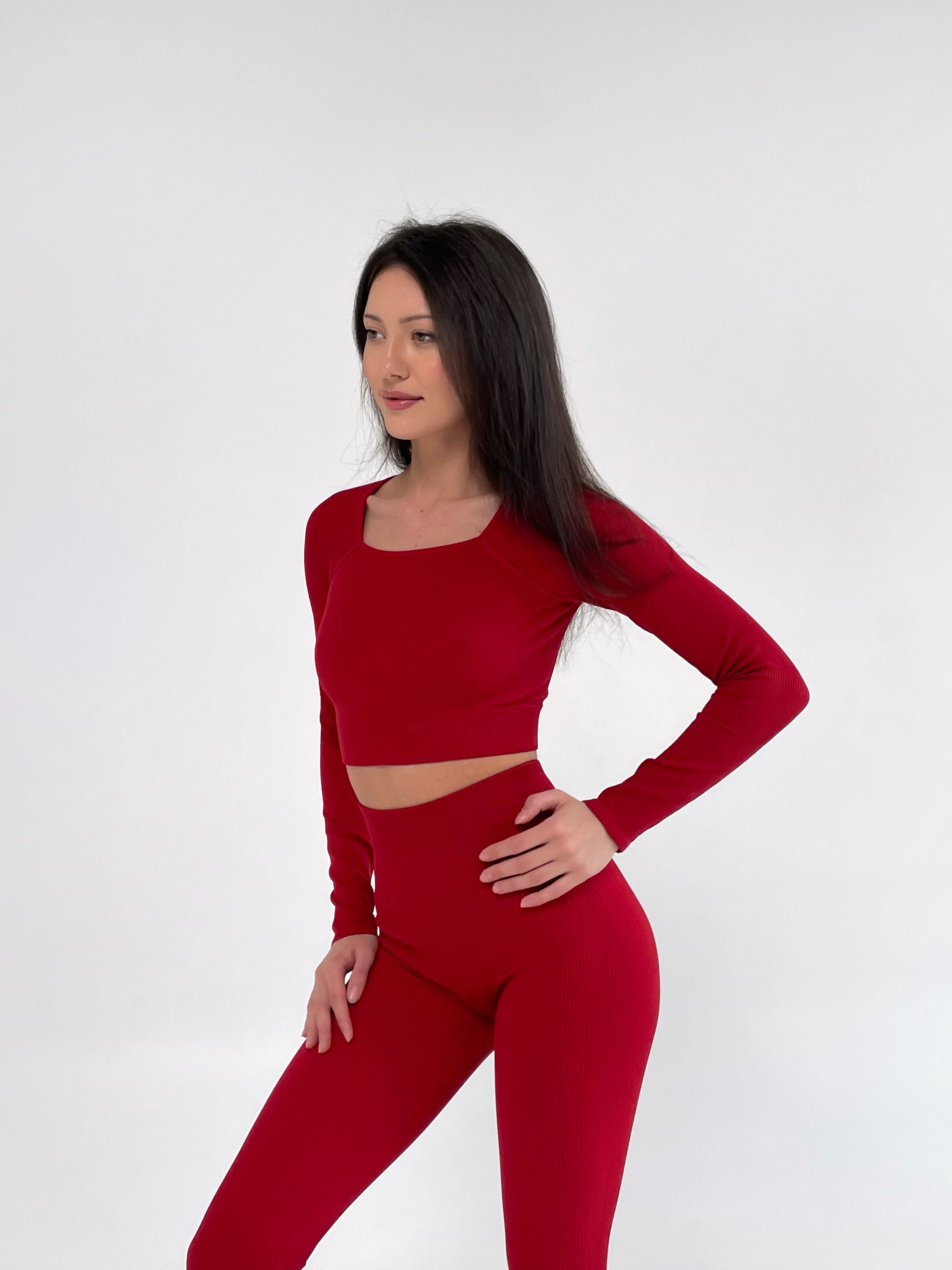 Seamless Ribbed Raglan Long Sleeve Crop Top in Wine