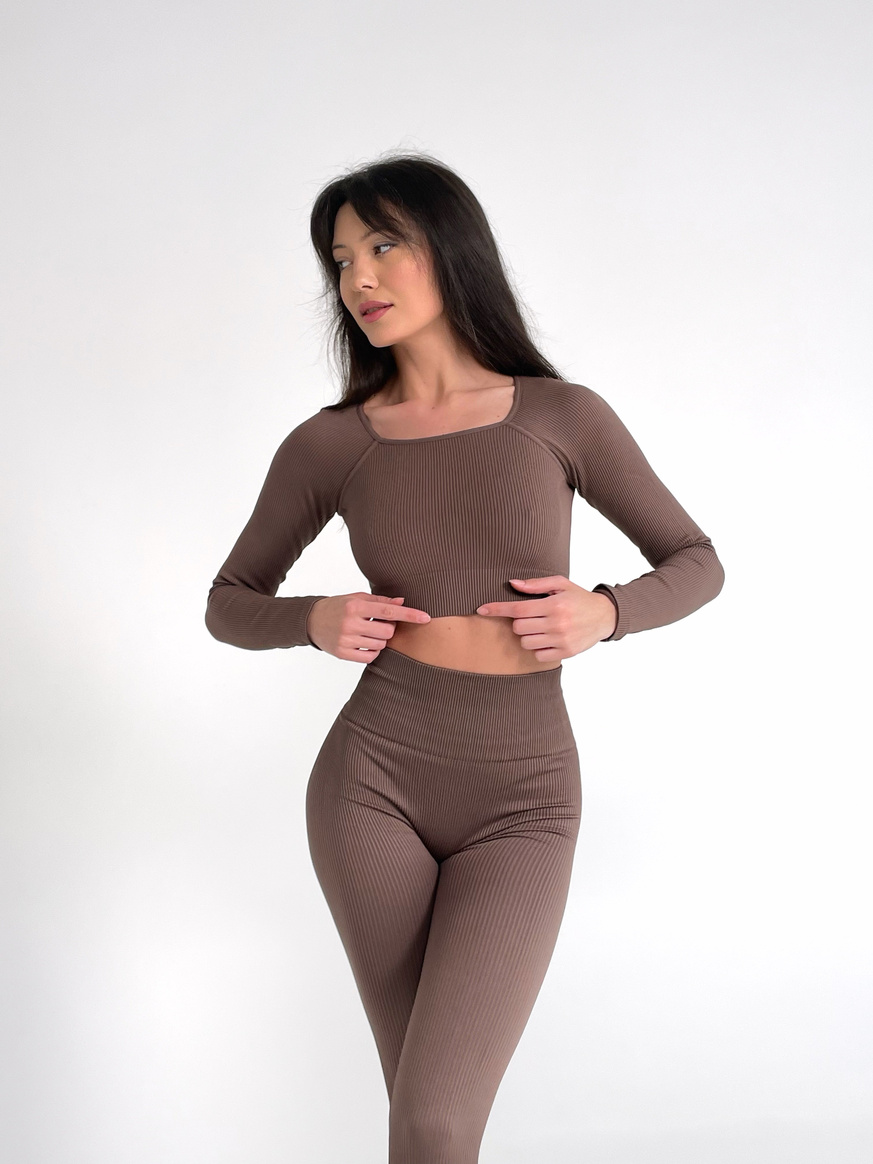 Seamless Ribbed Raglan Long Sleeve Crop Top in Brown