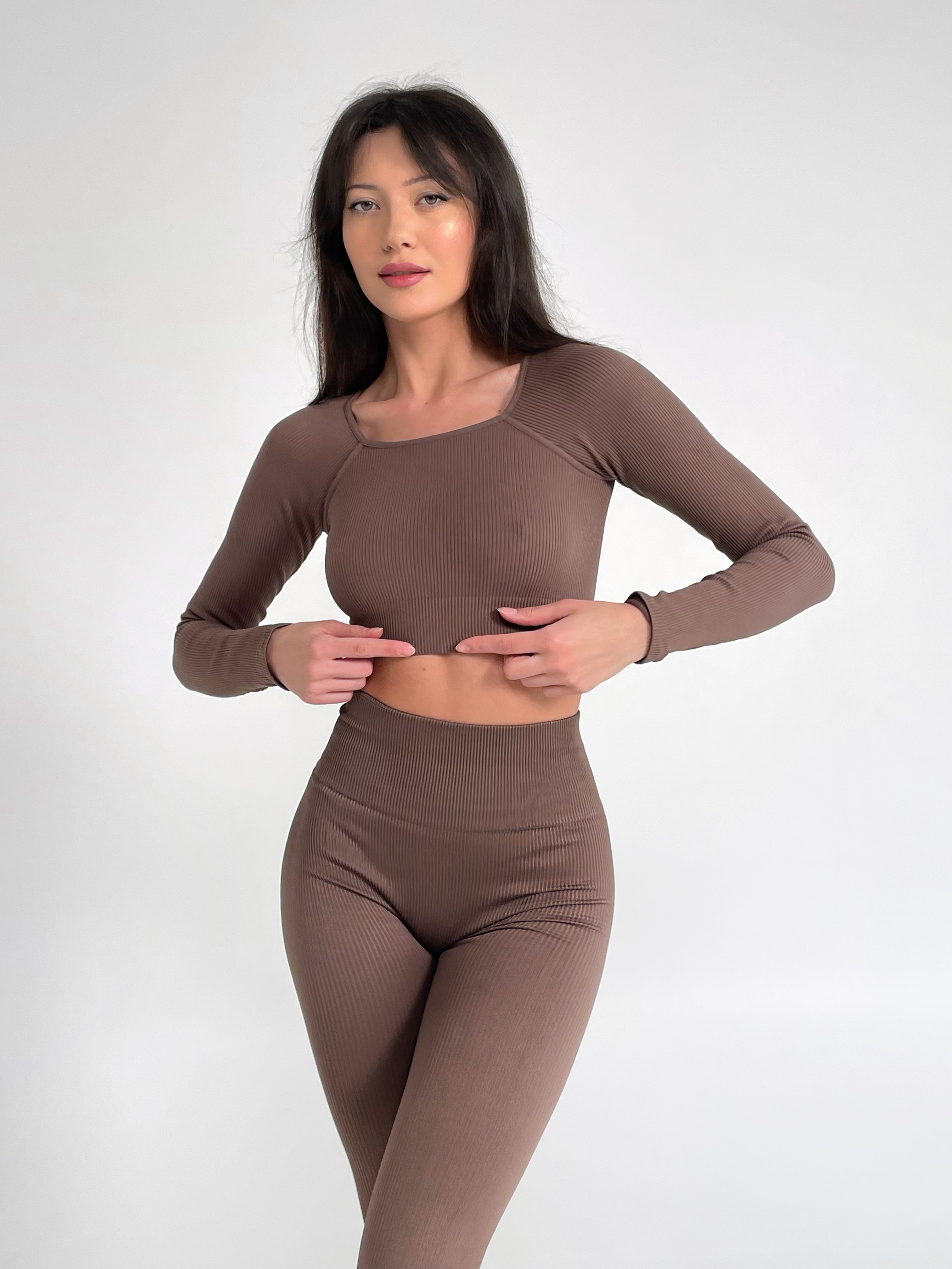 Seamless Ribbed Raglan Long Sleeve Crop Top in Brown