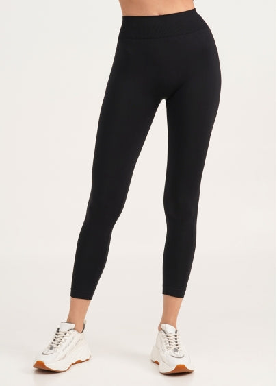 Seamless Scrunch Leggings in Black