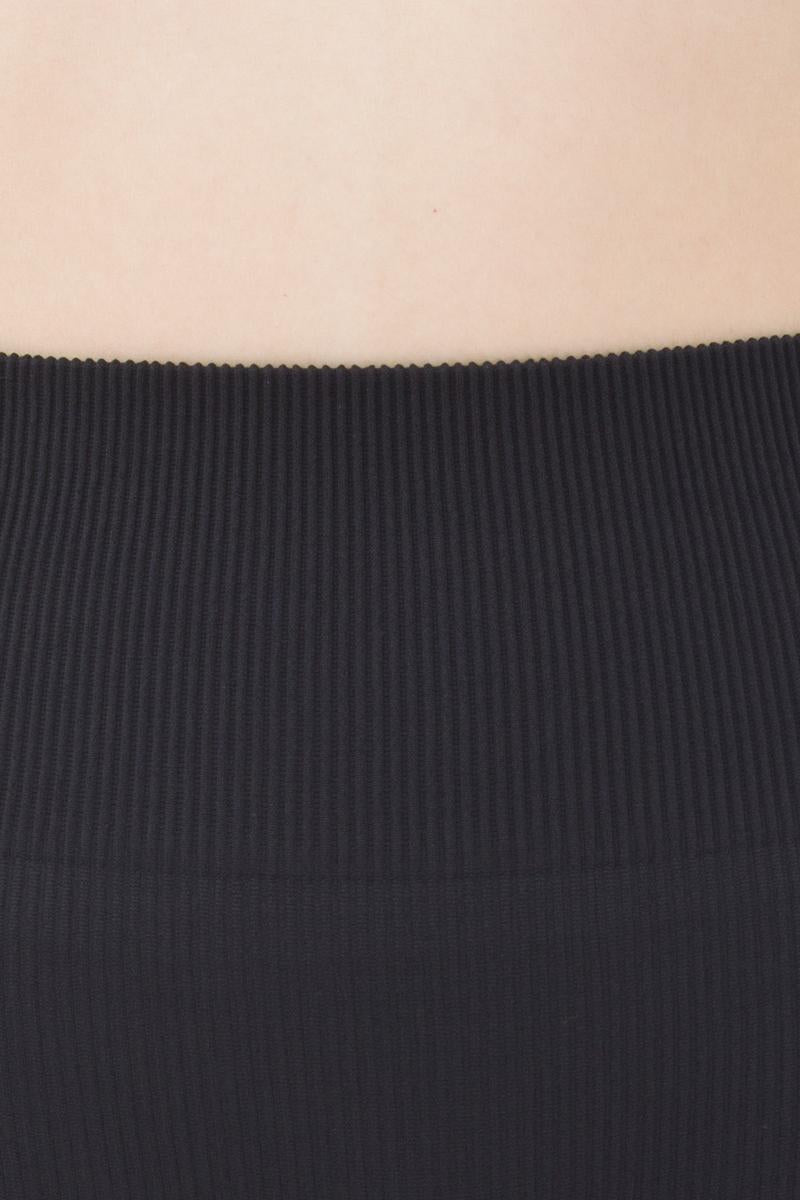 Seamless Ribbed Scrunch Leggings in Black