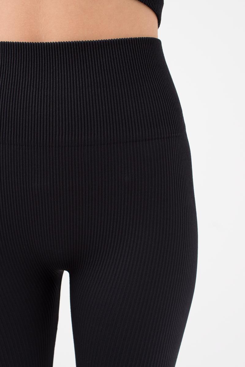 Seamless Ribbed Scrunch Leggings in Black