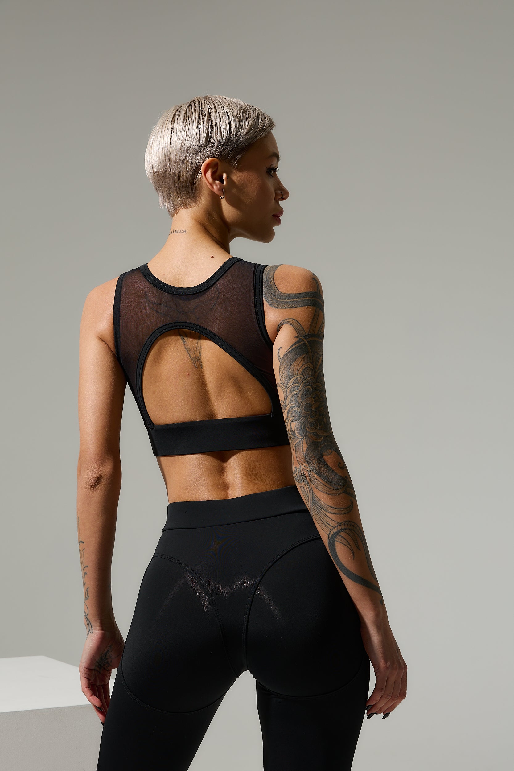 Galaxy Push Up Contour Seam Mesh Insert Leggings in Black