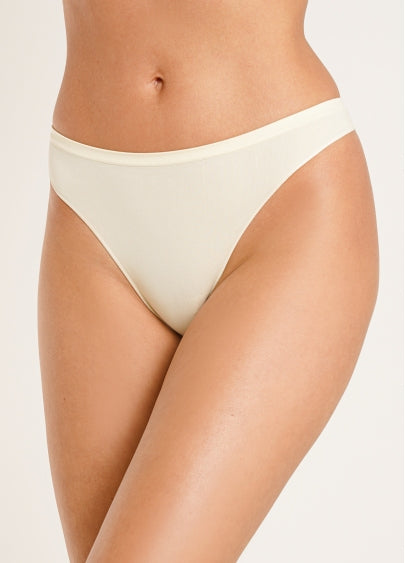 Seamless Thong Panty in Vanilla