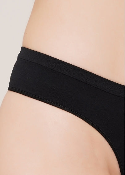 Seamless Thong Panty in Black