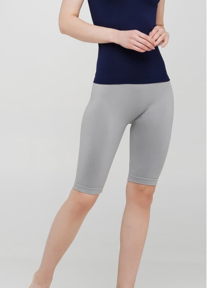 Seamless Above Knee Bike Shorts in Gray