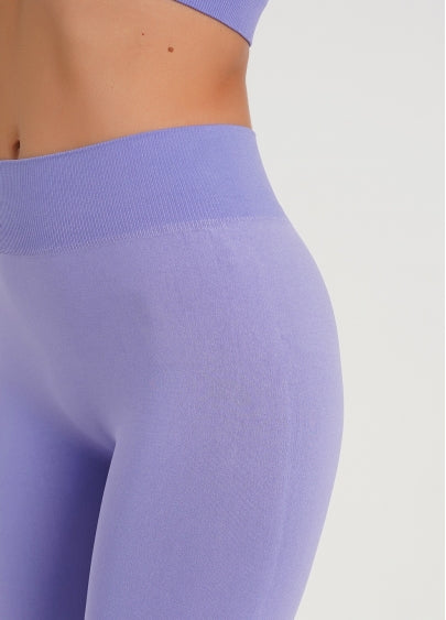 Seamless Above Knee Bike Shorts in Violet