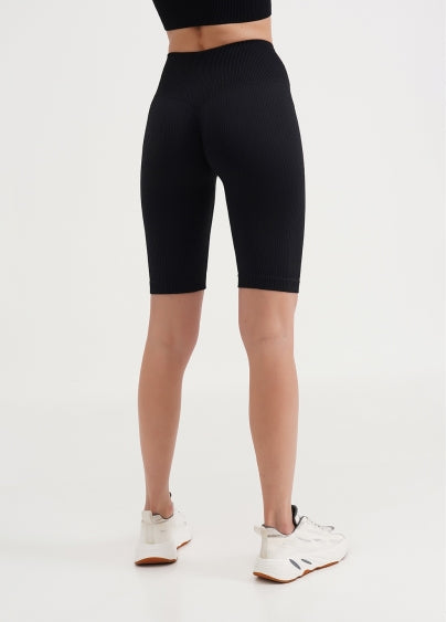 Seamless Ribbed Above Knee Scrunch Bike Shorts in Black