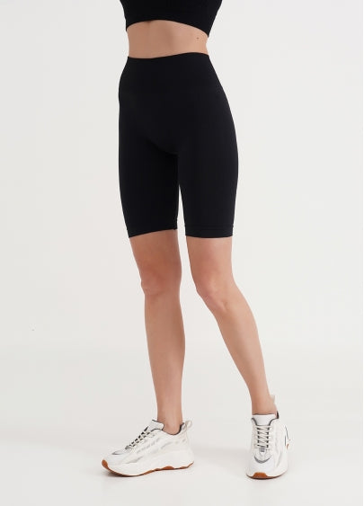 Seamless Above Knee Scrunch Bike Shorts in Black