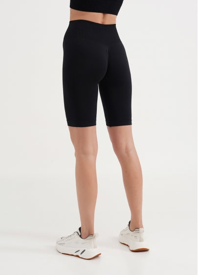 Seamless Above Knee Scrunch Bike Shorts in Black