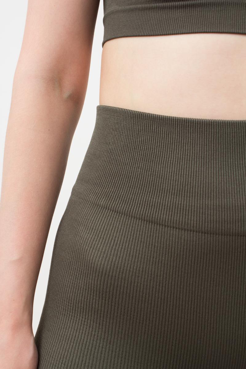 Seamless Ribbed Above Knee Bike Shorts in Khaki