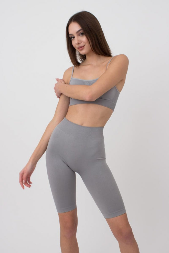 Seamless Above Knee Bike Shorts in Gray