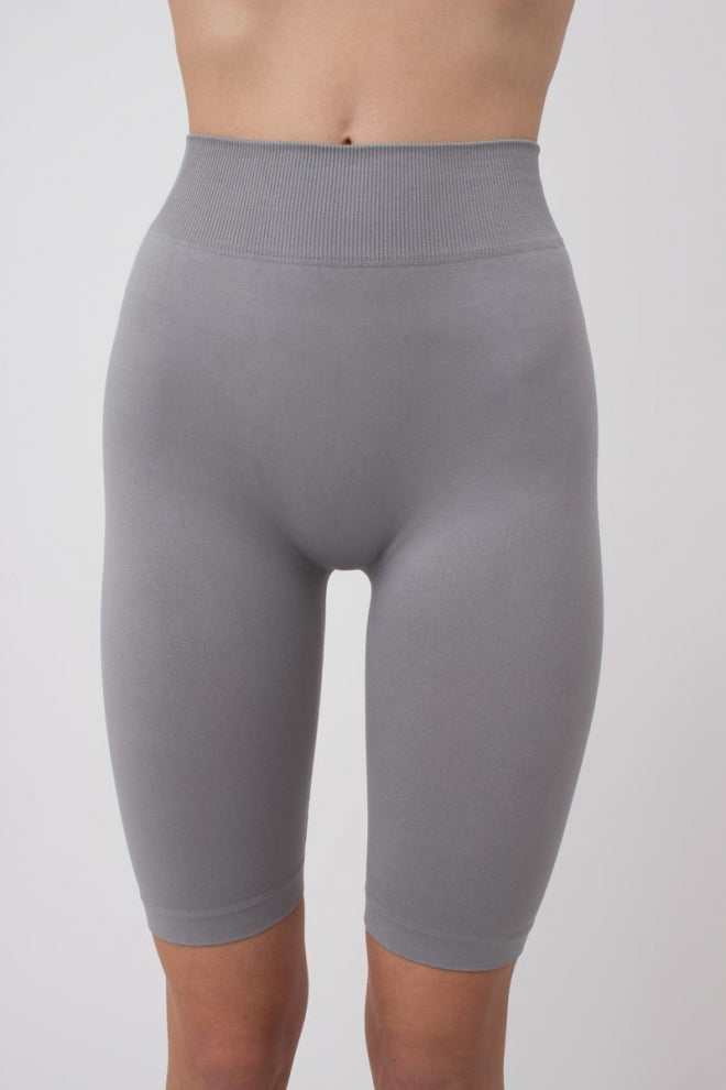 Seamless Above Knee Bike Shorts in Gray