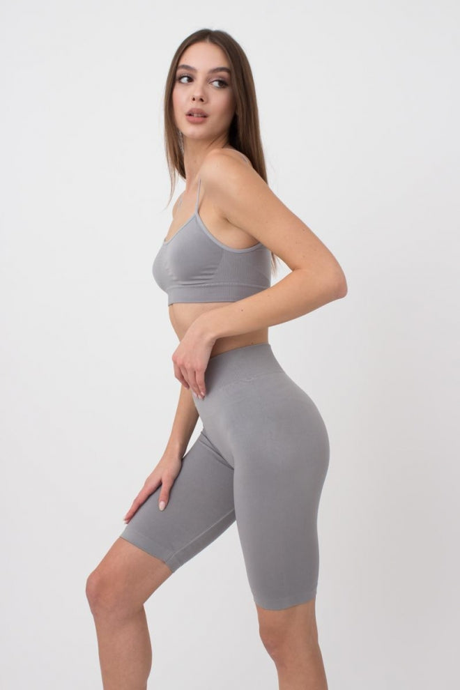 Seamless Above Knee Bike Shorts in Gray