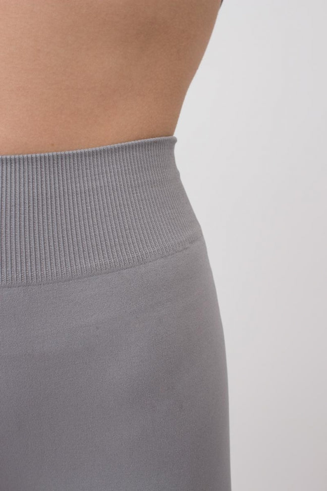 Seamless Above Knee Bike Shorts in Gray