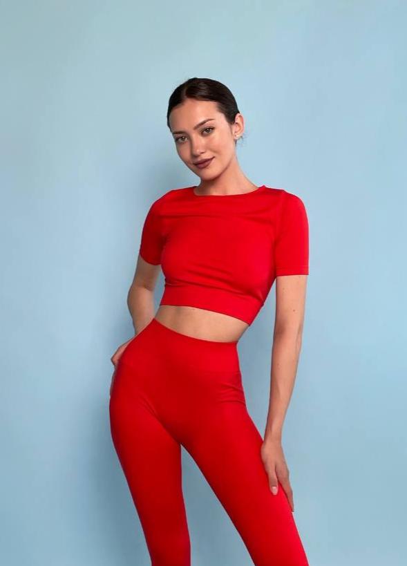 Seamless Cropped Short Sleeve Top in Red