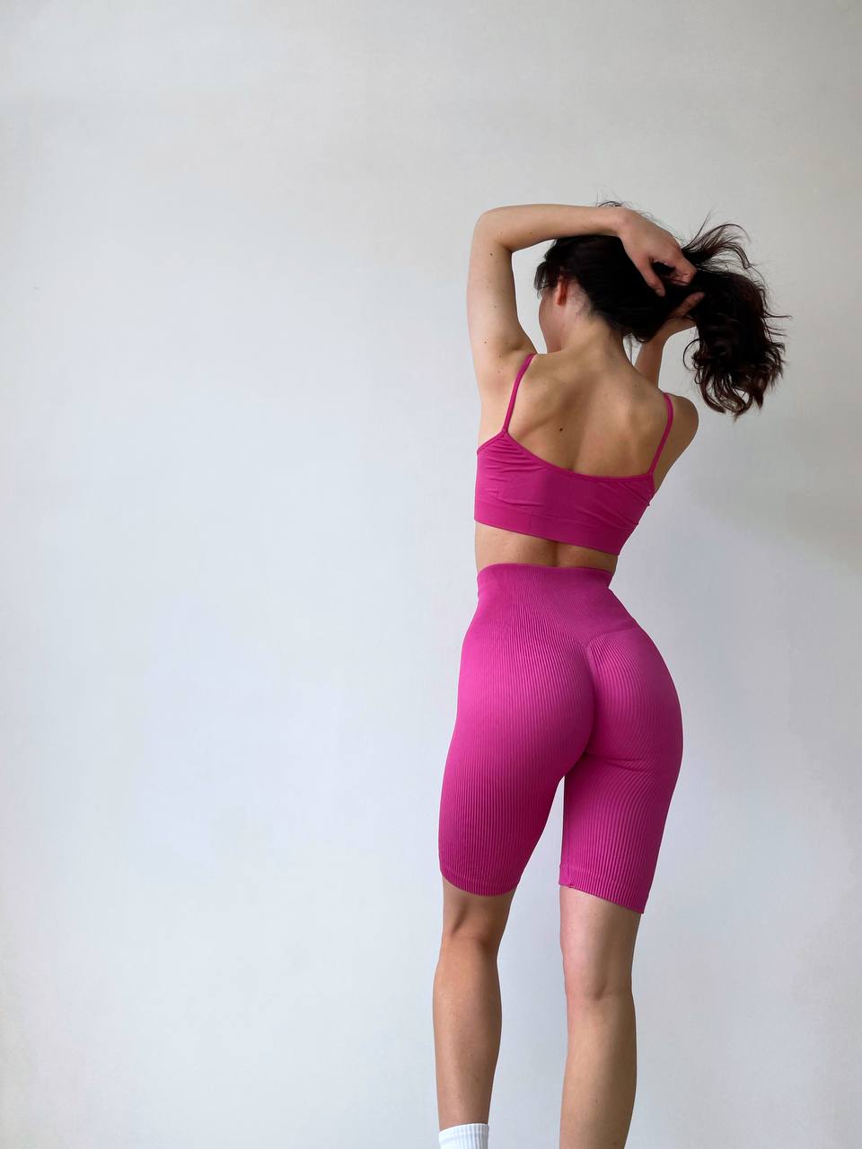 Seamless Ribbed Above Knee Scrunch Bike Shorts in Fuchsia