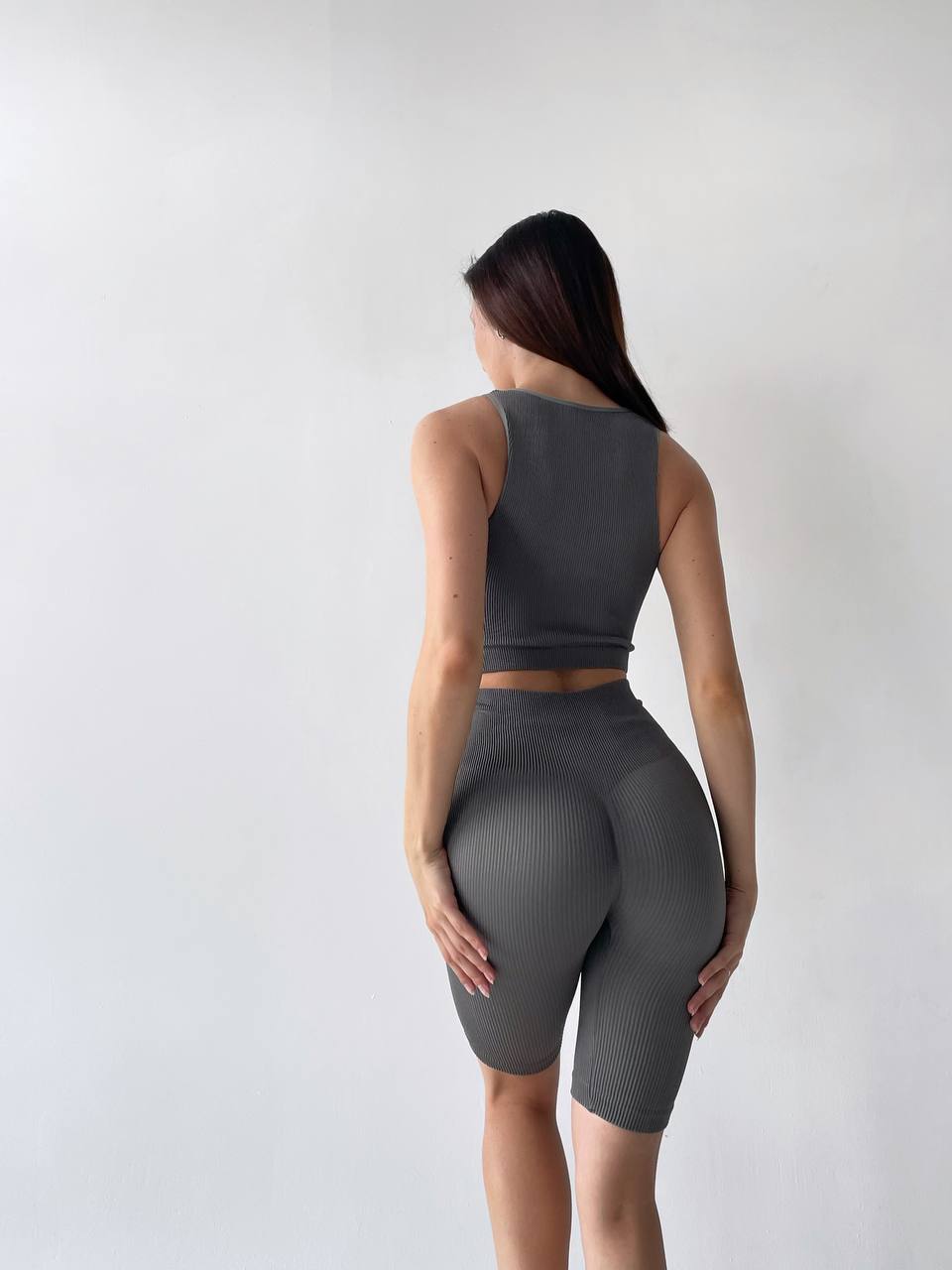 Seamless Ribbed Above Knee Scrunch Bike Shorts in Dark Gray