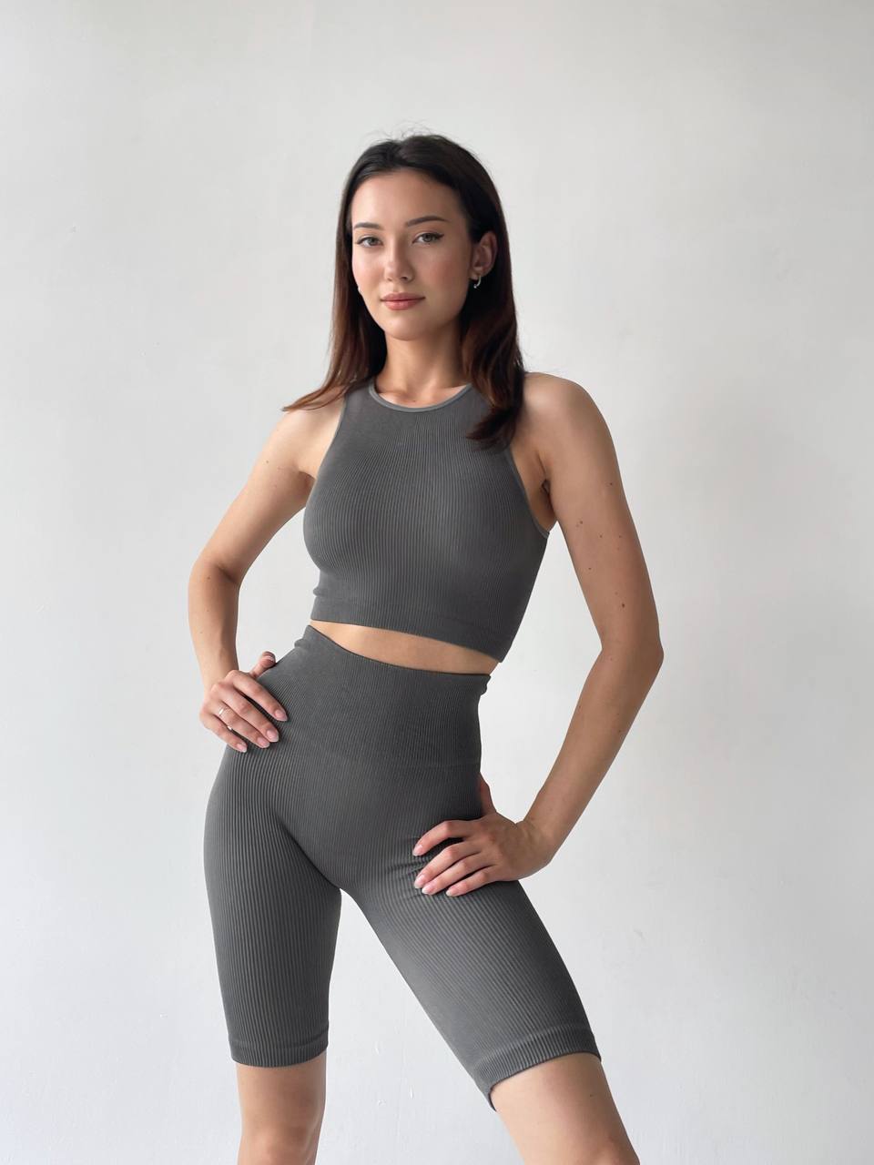 Seamless Ribbed Above Knee Scrunch Bike Shorts in Dark Gray