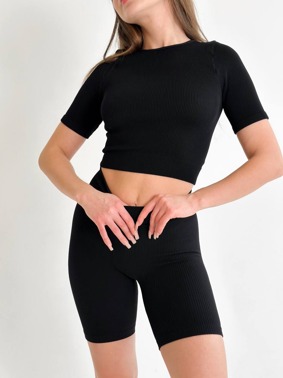 Seamless Ribbed Short Sleeve Crop Top in Black