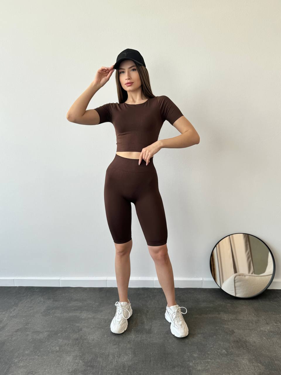 Seamless Cropped Short Sleeve Top in Chocolate