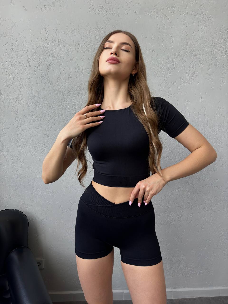 Seamless Cropped Short Sleeve Top in Black