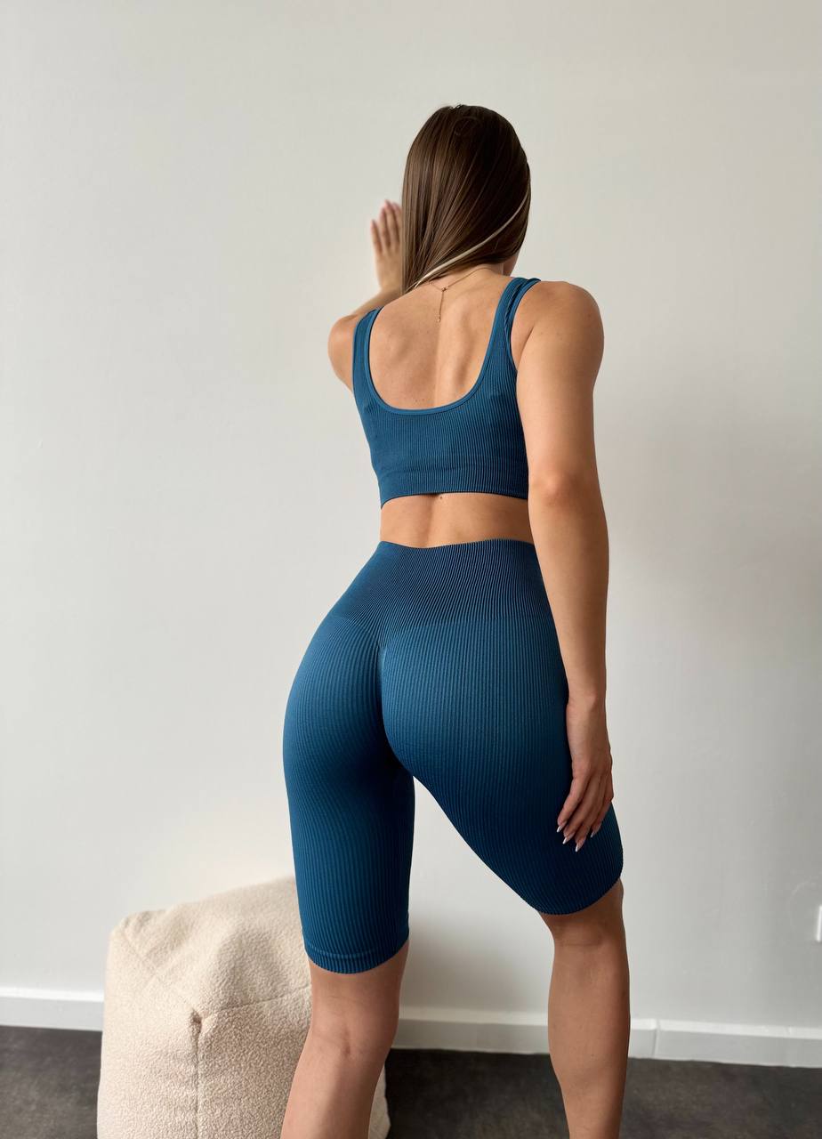 Seamless Ribbed Above Knee Scrunch Bike Shorts in Blue