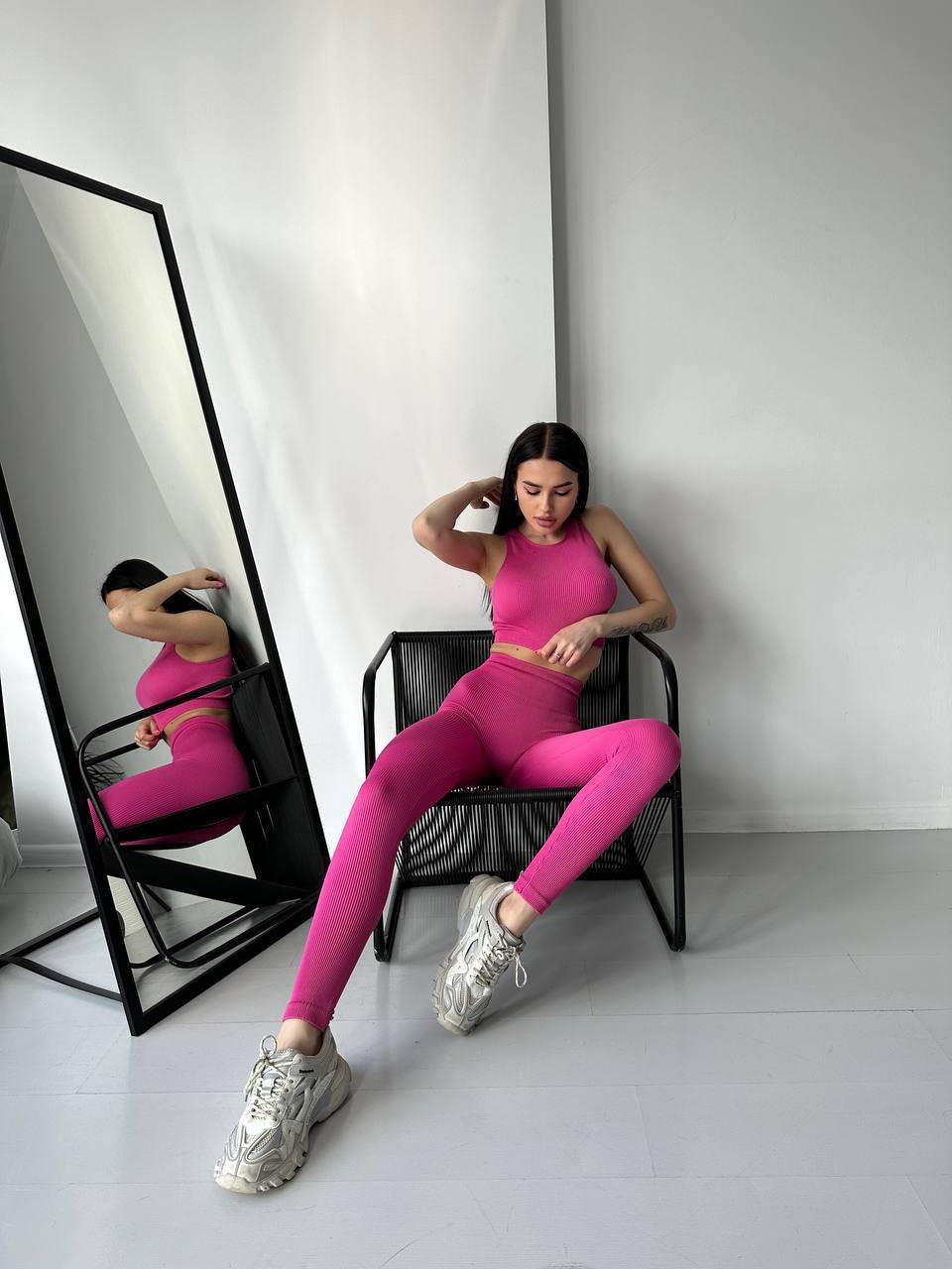 Seamless Ribbed Scrunch Leggings in Fuchsia