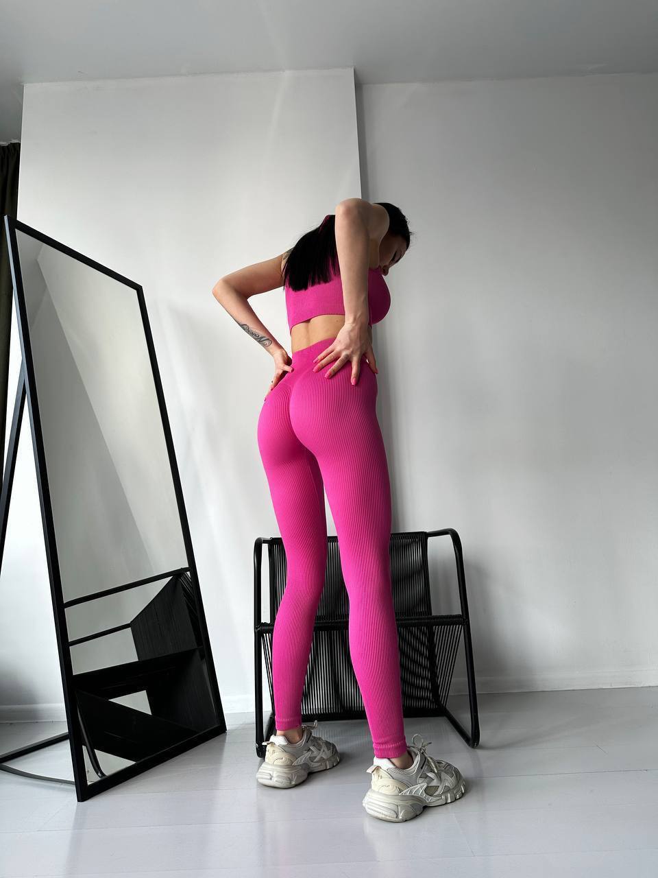 Seamless Ribbed Scrunch Leggings in Fuchsia