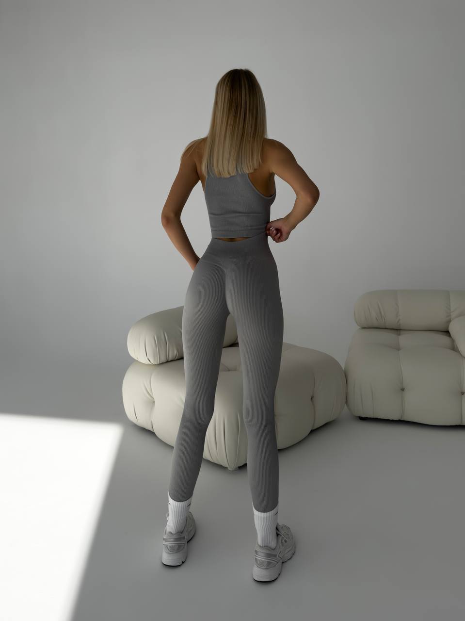 Seamless Ribbed Scrunch Leggings in Gray