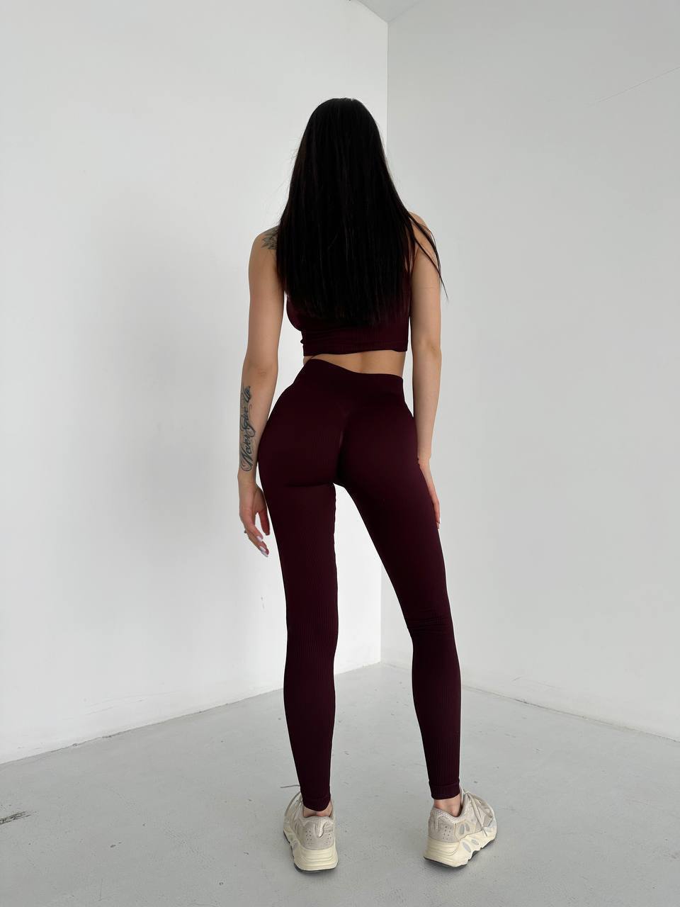 Seamless Ribbed Scrunch Leggings in Maroon