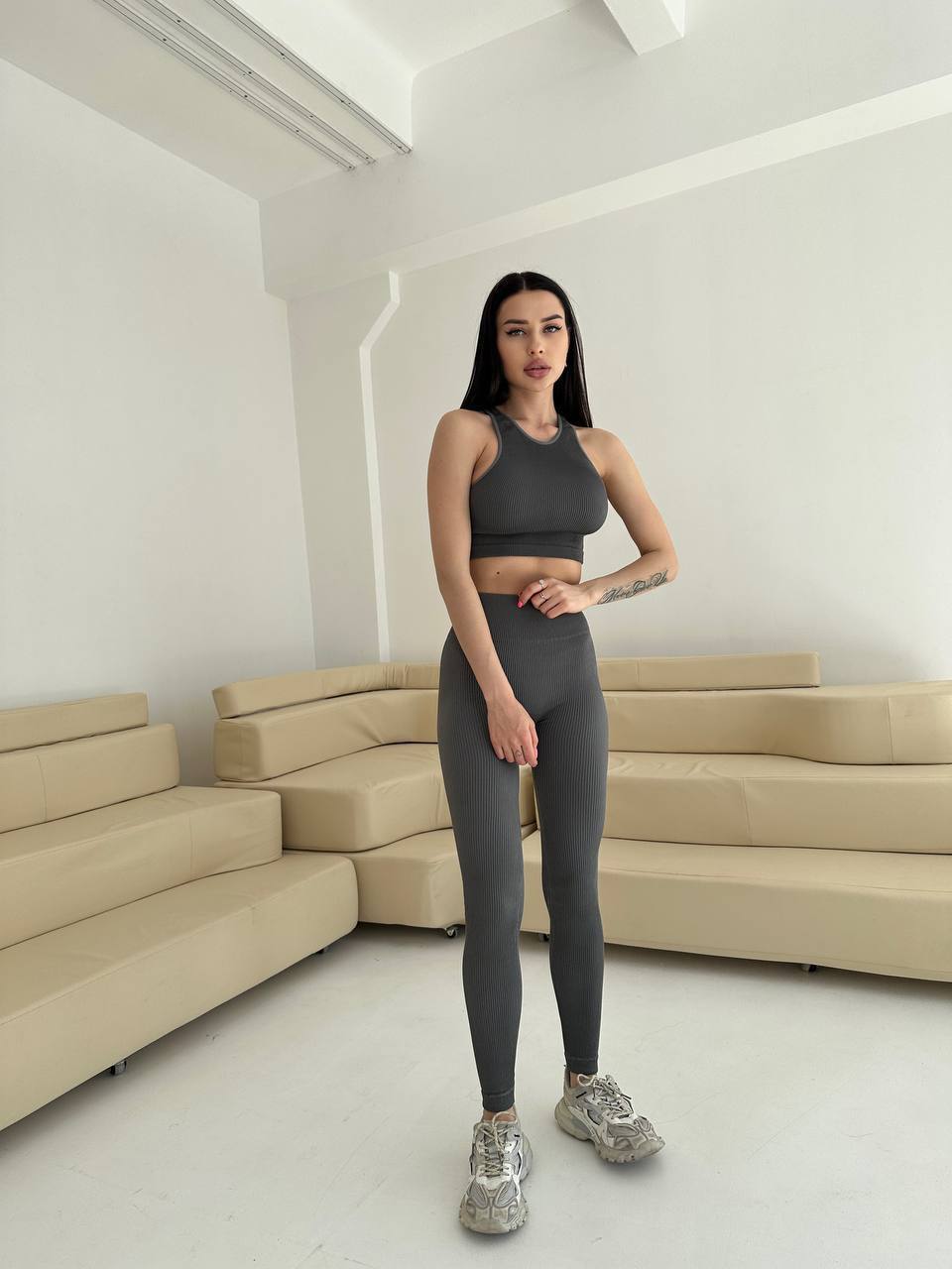 Seamless Ribbed Scrunch Leggings in Dark Gray