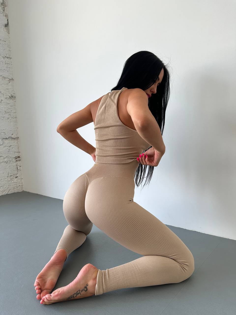 Seamless Ribbed Scrunch Leggings in Beige