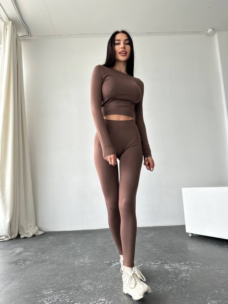 Seamless Cropped Long Sleeve Top in Brown