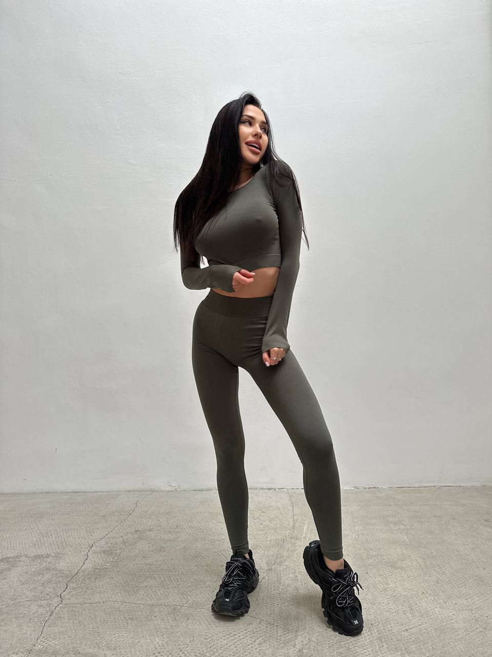 Seamless Cropped Long Sleeve Top in Khaki