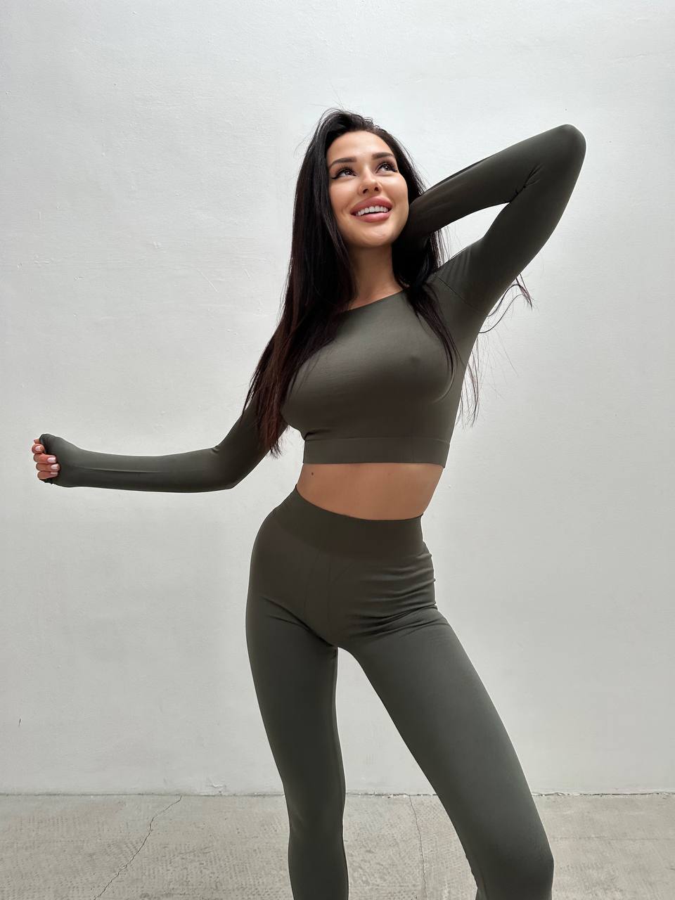 Seamless Cropped Long Sleeve Top in Khaki