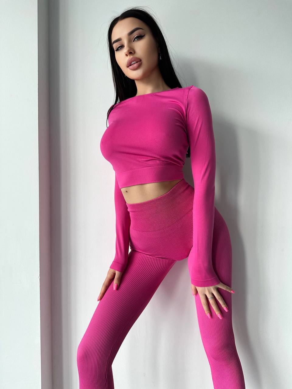 Seamless Cropped Long Sleeve Top in Fuchsia